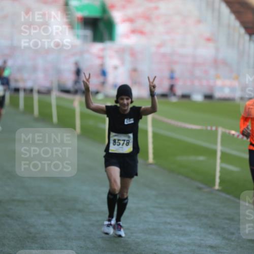06.10.2024 - 19. swb-Marathon Bremen Yannick Fuchs http://msf.ph/oto/7387557 06.10.2024 10:26:38 Laufen im Stadion 7045, 7327, 7403, 7414, 7491, 7508, 7576, 7720, 7874, 7953, 7978, 8192, 8321, 8335, 8376, 8452, 8578, 8601, 8652, 8733, 8814, 8870, 8913, 8970, 8973, 8996, 8997, 9000, 9025, 9051, 9054, 9070, 9084 meine-sportfotos.de