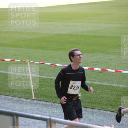 06.10.2024 - 19. swb-Marathon Bremen Yannick Fuchs http://msf.ph/oto/7387802 06.10.2024 10:26:59 Laufen im Stadion 7008, 7491, 7576, 7720, 7887, 7953, 8103, 8172, 8238, 8239, 8335, 8452, 8460, 8475, 8561, 8567, 8568, 8578, 8580, 8585, 8636, 8645, 8652, 8732, 8817, 8870, 8904, 9016, 9025, 9032, 9070, 9110 meine-sportfotos.de