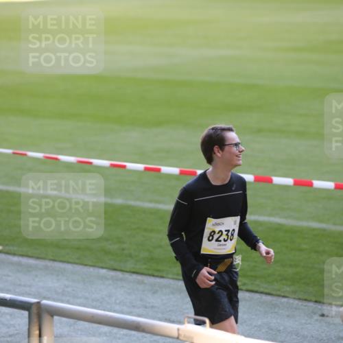 06.10.2024 - 19. swb-Marathon Bremen Yannick Fuchs http://msf.ph/oto/7387822 06.10.2024 10:26:59 Laufen im Stadion 7008, 7491, 7576, 7720, 7887, 7953, 8103, 8172, 8238, 8239, 8335, 8452, 8460, 8475, 8561, 8567, 8568, 8578, 8580, 8585, 8636, 8645, 8652, 8732, 8817, 8870, 8904, 9016, 9025, 9032, 9070, 9110 meine-sportfotos.de