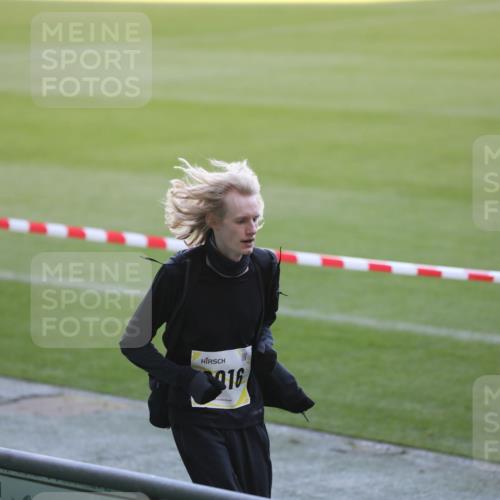 06.10.2024 - 19. swb-Marathon Bremen Yannick Fuchs http://msf.ph/oto/7387826 06.10.2024 10:27:11 Laufen im Stadion 7008, 7491, 7560, 7717, 7833, 7887, 7953, 8103, 8150, 8172, 8238, 8239, 8335, 8460, 8475, 8561, 8567, 8568, 8580, 8585, 8610, 8635, 8636, 8645, 8652, 8658, 8732, 8764, 8777, 8817, 8856, 8901, 8904, 9016, 9027, 9032, 9070, 9085, 9110 meine-sportfotos.de