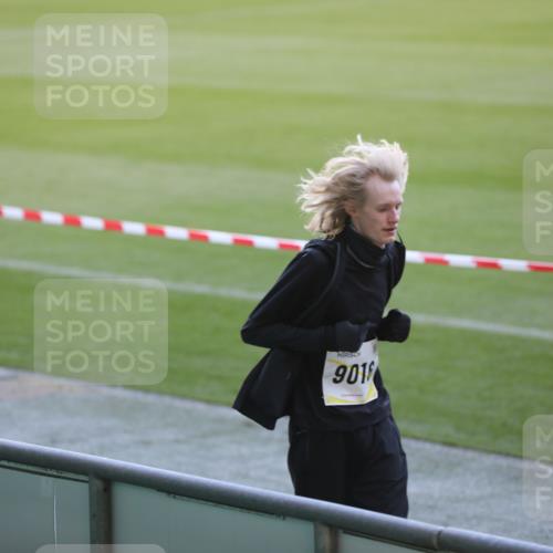 06.10.2024 - 19. swb-Marathon Bremen Yannick Fuchs http://msf.ph/oto/7387844 06.10.2024 10:27:11 Laufen im Stadion 7008, 7491, 7560, 7717, 7833, 7887, 7953, 8103, 8150, 8172, 8238, 8239, 8335, 8460, 8475, 8561, 8567, 8568, 8580, 8585, 8610, 8635, 8636, 8645, 8652, 8658, 8732, 8764, 8777, 8817, 8856, 8901, 8904, 9016, 9027, 9032, 9070, 9085, 9110 meine-sportfotos.de