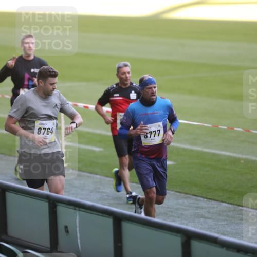 06.10.2024 - 19. swb-Marathon Bremen Yannick Fuchs http://msf.ph/oto/7387867 06.10.2024 10:27:13 Laufen im Stadion 7008, 7491, 7560, 7717, 7833, 7887, 7953, 8103, 8150, 8172, 8238, 8239, 8335, 8460, 8475, 8561, 8567, 8568, 8580, 8585, 8610, 8635, 8636, 8645, 8652, 8658, 8732, 8764, 8774, 8777, 8817, 8856, 8901, 8904, 9016, 9027, 9032, 9085, 9110 meine-sportfotos.de