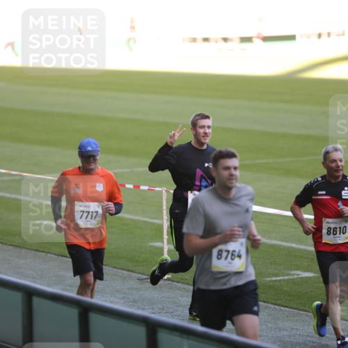 06.10.2024 - 19. swb-Marathon Bremen Yannick Fuchs http://msf.ph/oto/7387906 06.10.2024 10:27:13 Laufen im Stadion 7008, 7491, 7560, 7717, 7833, 7887, 7953, 8103, 8150, 8172, 8238, 8239, 8335, 8460, 8475, 8561, 8567, 8568, 8580, 8585, 8610, 8635, 8636, 8645, 8652, 8658, 8732, 8764, 8774, 8777, 8817, 8856, 8901, 8904, 9016, 9027, 9032, 9085, 9110 meine-sportfotos.de