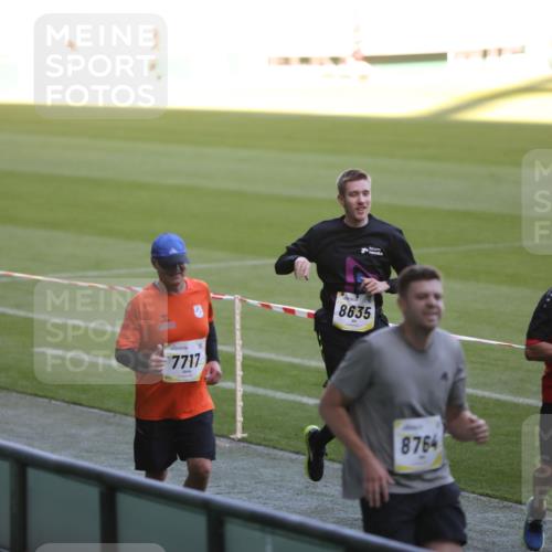 06.10.2024 - 19. swb-Marathon Bremen Yannick Fuchs http://msf.ph/oto/7387943 06.10.2024 10:27:14 Laufen im Stadion 7008, 7052, 7491, 7560, 7717, 7833, 7887, 7953, 8103, 8150, 8172, 8238, 8239, 8335, 8460, 8475, 8561, 8567, 8568, 8580, 8585, 8610, 8635, 8636, 8645, 8652, 8658, 8732, 8764, 8774, 8777, 8817, 8856, 8901, 8904, 9016, 9027, 9032, 9085, 9110 meine-sportfotos.de