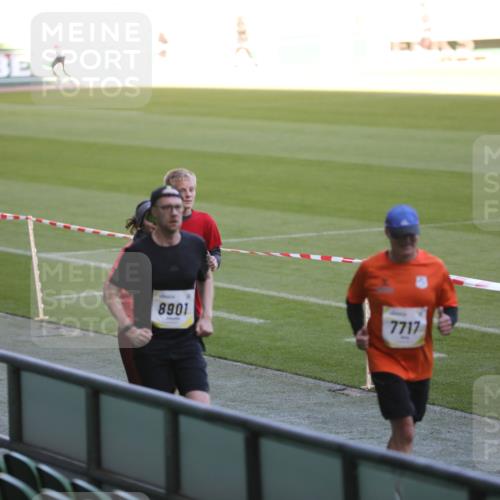06.10.2024 - 19. swb-Marathon Bremen Yannick Fuchs http://msf.ph/oto/7387969 06.10.2024 10:27:14 Laufen im Stadion 7008, 7052, 7491, 7560, 7717, 7833, 7887, 7953, 8103, 8150, 8172, 8238, 8239, 8335, 8460, 8475, 8561, 8567, 8568, 8580, 8585, 8610, 8635, 8636, 8645, 8652, 8658, 8732, 8764, 8774, 8777, 8817, 8856, 8901, 8904, 9016, 9027, 9032, 9085, 9110 meine-sportfotos.de