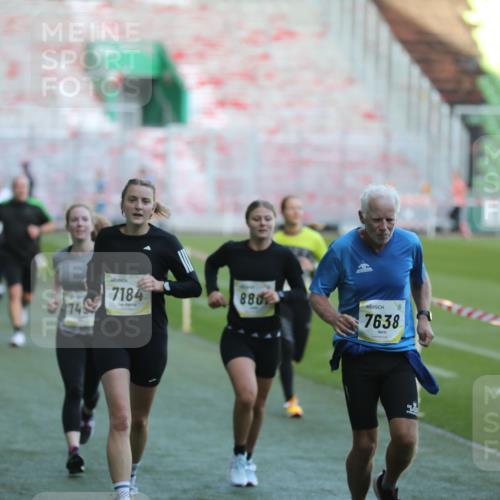 06.10.2024 - 19. swb-Marathon Bremen Yannick Fuchs http://msf.ph/oto/7388089 06.10.2024 10:27:37 Laufen im Stadion 7008, 7052, 7184, 7198, 7214, 7452, 7560, 7594, 7638, 7647, 7673, 7717, 7833, 7876, 8066, 8150, 8239, 8316, 8351, 8460, 8580, 8610, 8635, 8658, 8701, 8732, 8754, 8764, 8774, 8777, 8801, 8836, 8856, 8901, 8904, 8943, 8980, 9016, 9027, 9085, 9110 meine-sportfotos.de