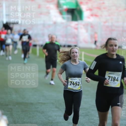 06.10.2024 - 19. swb-Marathon Bremen Yannick Fuchs http://msf.ph/oto/7388178 06.10.2024 10:27:39 Laufen im Stadion 7008, 7052, 7184, 7198, 7214, 7452, 7560, 7594, 7638, 7647, 7673, 7717, 7833, 7876, 8066, 8150, 8185, 8316, 8351, 8610, 8635, 8658, 8701, 8754, 8764, 8774, 8777, 8801, 8816, 8836, 8856, 8901, 8904, 8943, 8980, 9016, 9027, 9085, 9110 meine-sportfotos.de