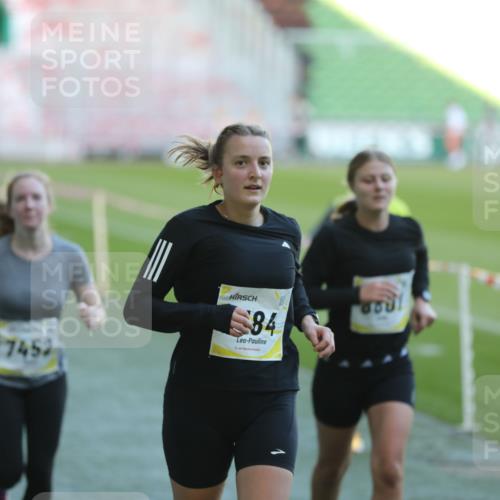 06.10.2024 - 19. swb-Marathon Bremen Yannick Fuchs http://msf.ph/oto/7388218 06.10.2024 10:27:40 Laufen im Stadion 7052, 7184, 7198, 7214, 7452, 7560, 7594, 7638, 7647, 7673, 7717, 7833, 7876, 8066, 8150, 8185, 8316, 8351, 8610, 8635, 8658, 8701, 8754, 8764, 8774, 8777, 8801, 8816, 8824, 8827, 8836, 8856, 8901, 8904, 8943, 8980, 9016, 9027, 9085, 9110 meine-sportfotos.de