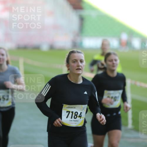 06.10.2024 - 19. swb-Marathon Bremen Yannick Fuchs http://msf.ph/oto/7388229 06.10.2024 10:27:40 Laufen im Stadion 7052, 7184, 7198, 7214, 7452, 7560, 7594, 7638, 7647, 7673, 7717, 7833, 7876, 8066, 8150, 8185, 8316, 8351, 8610, 8635, 8658, 8701, 8754, 8764, 8774, 8777, 8801, 8816, 8824, 8827, 8836, 8856, 8901, 8904, 8943, 8980, 9016, 9027, 9085, 9110 meine-sportfotos.de