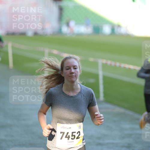 06.10.2024 - 19. swb-Marathon Bremen Yannick Fuchs http://msf.ph/oto/7388308 06.10.2024 10:27:42 Laufen im Stadion 7052, 7184, 7198, 7214, 7303, 7452, 7560, 7594, 7638, 7647, 7673, 7717, 7833, 7876, 8066, 8150, 8185, 8288, 8316, 8351, 8610, 8635, 8658, 8701, 8754, 8764, 8774, 8777, 8801, 8816, 8824, 8827, 8836, 8856, 8901, 8904, 8943, 8980, 9027, 9085 meine-sportfotos.de