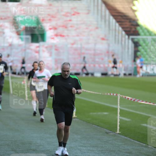 06.10.2024 - 19. swb-Marathon Bremen Yannick Fuchs http://msf.ph/oto/7388346 06.10.2024 10:27:43 Laufen im Stadion 7052, 7184, 7198, 7214, 7303, 7452, 7560, 7594, 7638, 7647, 7673, 7717, 7833, 7876, 8066, 8150, 8185, 8288, 8316, 8351, 8610, 8635, 8658, 8701, 8716, 8754, 8764, 8774, 8777, 8801, 8816, 8824, 8827, 8836, 8856, 8901, 8943, 8980, 9027, 9085 meine-sportfotos.de