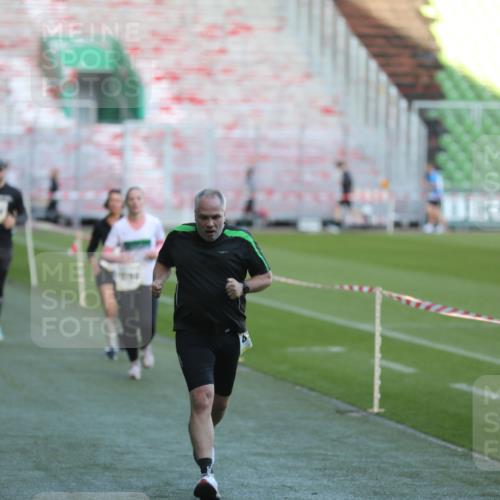 06.10.2024 - 19. swb-Marathon Bremen Yannick Fuchs http://msf.ph/oto/7388357 06.10.2024 10:27:43 Laufen im Stadion 7052, 7184, 7198, 7214, 7303, 7452, 7560, 7594, 7638, 7647, 7673, 7717, 7833, 7876, 8066, 8150, 8185, 8288, 8316, 8351, 8610, 8635, 8658, 8701, 8716, 8754, 8764, 8774, 8777, 8801, 8816, 8824, 8827, 8836, 8856, 8901, 8943, 8980, 9027, 9085 meine-sportfotos.de