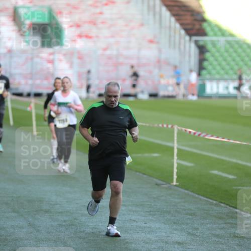 06.10.2024 - 19. swb-Marathon Bremen Yannick Fuchs http://msf.ph/oto/7388383 06.10.2024 10:27:43 Laufen im Stadion 7052, 7184, 7198, 7214, 7303, 7452, 7560, 7594, 7638, 7647, 7673, 7717, 7833, 7876, 8066, 8150, 8185, 8288, 8316, 8351, 8610, 8635, 8658, 8701, 8716, 8754, 8764, 8774, 8777, 8801, 8816, 8824, 8827, 8836, 8856, 8901, 8943, 8980, 9027, 9085 meine-sportfotos.de