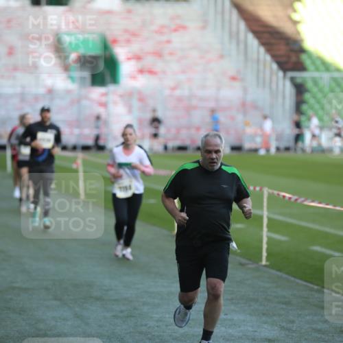 06.10.2024 - 19. swb-Marathon Bremen Yannick Fuchs http://msf.ph/oto/7388411 06.10.2024 10:27:44 Laufen im Stadion 7052, 7184, 7198, 7214, 7303, 7452, 7560, 7594, 7638, 7647, 7673, 7717, 7833, 7876, 8066, 8150, 8185, 8288, 8316, 8351, 8610, 8635, 8658, 8701, 8716, 8754, 8764, 8774, 8777, 8801, 8816, 8824, 8827, 8836, 8856, 8901, 8943, 8980, 9027, 9085 meine-sportfotos.de