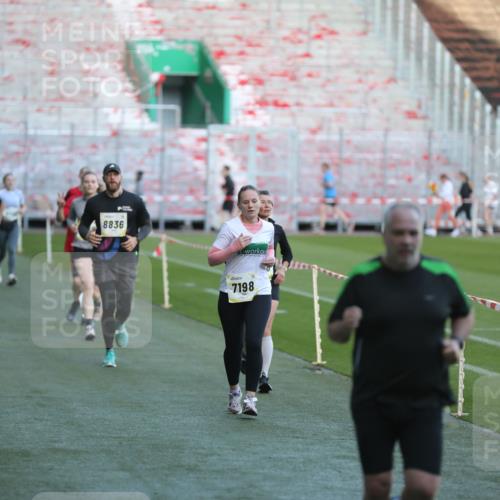 06.10.2024 - 19. swb-Marathon Bremen Yannick Fuchs http://msf.ph/oto/7388420 06.10.2024 10:27:45 Laufen im Stadion 7052, 7184, 7198, 7214, 7303, 7452, 7560, 7594, 7638, 7647, 7673, 7717, 7833, 7876, 8066, 8150, 8185, 8288, 8316, 8351, 8610, 8635, 8658, 8701, 8716, 8754, 8764, 8774, 8777, 8801, 8816, 8824, 8827, 8836, 8856, 8901, 8943, 8980, 9027, 9085 meine-sportfotos.de