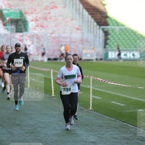 06.10.2024 - 19. swb-Marathon Bremen Yannick Fuchs http://msf.ph/oto/7388522 06.10.2024 10:27:47 Laufen im Stadion 7052, 7184, 7198, 7214, 7303, 7364, 7452, 7560, 7594, 7638, 7647, 7673, 7717, 7876, 8066, 8150, 8185, 8288, 8316, 8351, 8635, 8658, 8701, 8716, 8754, 8774, 8801, 8816, 8824, 8827, 8836, 8856, 8943, 8980, 9027, 9085 meine-sportfotos.de