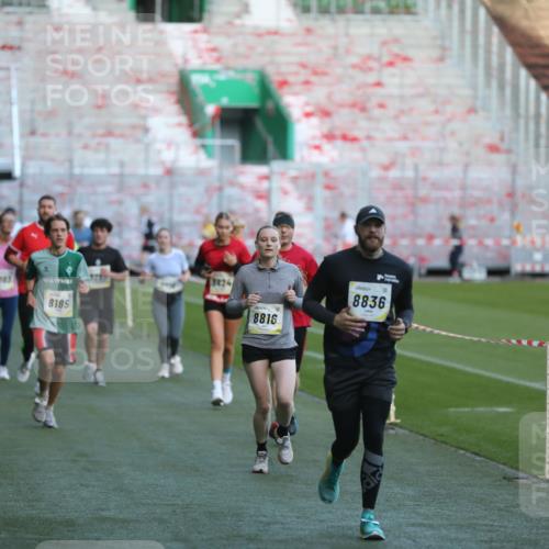 06.10.2024 - 19. swb-Marathon Bremen Yannick Fuchs http://msf.ph/oto/7388585 06.10.2024 10:27:48 Laufen im Stadion 7052, 7184, 7198, 7214, 7303, 7364, 7452, 7560, 7594, 7638, 7647, 7673, 7876, 8066, 8150, 8173, 8185, 8288, 8316, 8351, 8658, 8701, 8711, 8716, 8754, 8774, 8801, 8816, 8824, 8827, 8836, 8943, 8980, 9027, 9085 meine-sportfotos.de