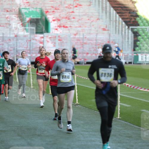 06.10.2024 - 19. swb-Marathon Bremen Yannick Fuchs http://msf.ph/oto/7388645 06.10.2024 10:27:50 Laufen im Stadion 7052, 7095, 7184, 7198, 7214, 7303, 7364, 7452, 7560, 7594, 7638, 7647, 7673, 7876, 8066, 8150, 8173, 8185, 8288, 8316, 8351, 8456, 8658, 8701, 8711, 8716, 8754, 8774, 8801, 8816, 8824, 8827, 8836, 8943, 8980, 9027 meine-sportfotos.de