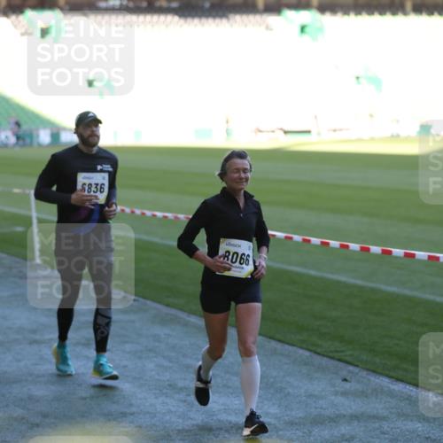 06.10.2024 - 19. swb-Marathon Bremen Yannick Fuchs http://msf.ph/oto/7388734 06.10.2024 10:27:52 Laufen im Stadion 7052, 7094, 7095, 7184, 7198, 7214, 7303, 7364, 7452, 7464, 7560, 7594, 7638, 7647, 7673, 7876, 8066, 8150, 8173, 8185, 8288, 8316, 8351, 8403, 8405, 8456, 8701, 8711, 8716, 8754, 8774, 8801, 8816, 8824, 8827, 8836, 8943, 8980, 9027 meine-sportfotos.de