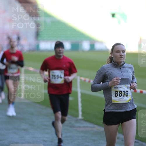 06.10.2024 - 19. swb-Marathon Bremen Yannick Fuchs http://msf.ph/oto/7388796 06.10.2024 10:27:54 Laufen im Stadion 7052, 7094, 7095, 7184, 7198, 7214, 7303, 7364, 7452, 7464, 7560, 7594, 7638, 7647, 7673, 7876, 8066, 8173, 8185, 8288, 8316, 8351, 8403, 8405, 8456, 8701, 8711, 8716, 8754, 8774, 8801, 8816, 8824, 8827, 8836, 8943, 8980, 9027, 9040 meine-sportfotos.de