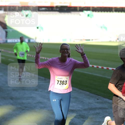 06.10.2024 - 19. swb-Marathon Bremen Yannick Fuchs http://msf.ph/oto/7389083 06.10.2024 10:28:01 Laufen im Stadion 7025, 7094, 7095, 7184, 7198, 7214, 7303, 7364, 7452, 7464, 7501, 7594, 7638, 7647, 7673, 7876, 8066, 8173, 8185, 8288, 8316, 8351, 8374, 8403, 8405, 8411, 8456, 8701, 8711, 8716, 8754, 8801, 8816, 8824, 8827, 8836, 8891, 8943, 9040, 9060 meine-sportfotos.de
