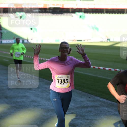 06.10.2024 - 19. swb-Marathon Bremen Yannick Fuchs http://msf.ph/oto/7389086 06.10.2024 10:28:01 Laufen im Stadion 7025, 7094, 7095, 7184, 7198, 7214, 7303, 7364, 7452, 7464, 7501, 7594, 7638, 7647, 7673, 7876, 8066, 8173, 8185, 8288, 8316, 8351, 8374, 8403, 8405, 8411, 8456, 8701, 8711, 8716, 8754, 8801, 8816, 8824, 8827, 8836, 8891, 8943, 9040, 9060 meine-sportfotos.de