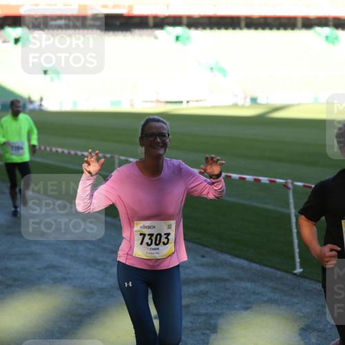 06.10.2024 - 19. swb-Marathon Bremen Yannick Fuchs http://msf.ph/oto/7389092 06.10.2024 10:28:01 Laufen im Stadion 7025, 7094, 7095, 7184, 7198, 7214, 7303, 7364, 7452, 7464, 7501, 7594, 7638, 7647, 7673, 7876, 8066, 8173, 8185, 8288, 8316, 8351, 8374, 8403, 8405, 8411, 8456, 8701, 8711, 8716, 8754, 8801, 8816, 8824, 8827, 8836, 8891, 8943, 9040, 9060 meine-sportfotos.de