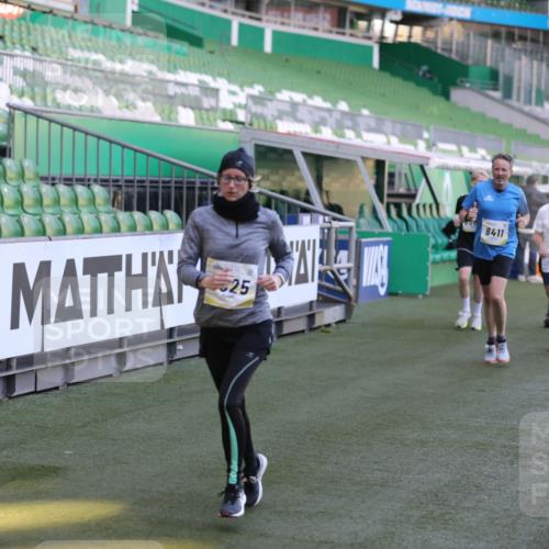 06.10.2024 - 19. swb-Marathon Bremen Yannick Fuchs http://msf.ph/oto/7389240 06.10.2024 10:28:15 Laufen im Stadion 7025, 7041, 7094, 7095, 7195, 7198, 7216, 7217, 7303, 7364, 7402, 7464, 7501, 7511, 7538, 7541, 7568, 7569, 7594, 7965, 8066, 8173, 8185, 8261, 8288, 8374, 8403, 8405, 8411, 8456, 8498, 8526, 8551, 8569, 8711, 8716, 8816, 8824, 8827, 8833, 8836, 8877, 8891, 8943, 8966, 9040, 9060 meine-sportfotos.de