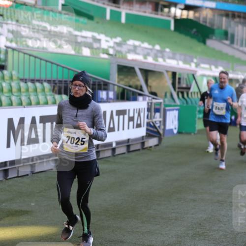 06.10.2024 - 19. swb-Marathon Bremen Yannick Fuchs http://msf.ph/oto/7389264 06.10.2024 10:28:15 Laufen im Stadion 7025, 7041, 7094, 7095, 7195, 7198, 7216, 7217, 7303, 7364, 7402, 7464, 7501, 7511, 7538, 7541, 7568, 7569, 7594, 7965, 8066, 8173, 8185, 8261, 8288, 8374, 8403, 8405, 8411, 8456, 8498, 8526, 8551, 8569, 8711, 8716, 8816, 8824, 8827, 8833, 8836, 8877, 8891, 8943, 8966, 9040, 9060 meine-sportfotos.de