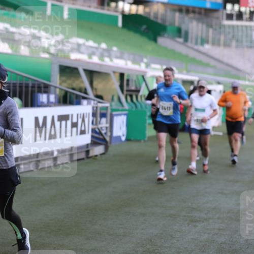 06.10.2024 - 19. swb-Marathon Bremen Yannick Fuchs http://msf.ph/oto/7389279 06.10.2024 10:28:16 Laufen im Stadion 7025, 7041, 7094, 7095, 7195, 7198, 7216, 7217, 7303, 7364, 7402, 7464, 7501, 7511, 7538, 7541, 7568, 7569, 7594, 7697, 7897, 7965, 8066, 8173, 8185, 8261, 8288, 8374, 8403, 8405, 8411, 8456, 8498, 8526, 8551, 8569, 8711, 8716, 8816, 8824, 8827, 8833, 8836, 8877, 8891, 8966, 9040, 9060 meine-sportfotos.de