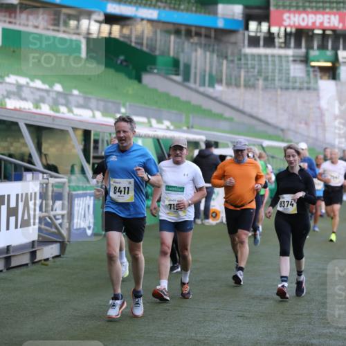 06.10.2024 - 19. swb-Marathon Bremen Yannick Fuchs http://msf.ph/oto/7389309 06.10.2024 10:28:16 Laufen im Stadion 7025, 7041, 7094, 7095, 7195, 7198, 7216, 7217, 7303, 7364, 7402, 7464, 7501, 7511, 7538, 7541, 7568, 7569, 7594, 7697, 7897, 7965, 8066, 8173, 8185, 8261, 8288, 8374, 8403, 8405, 8411, 8456, 8498, 8526, 8551, 8569, 8711, 8716, 8816, 8824, 8827, 8833, 8836, 8877, 8891, 8966, 9040, 9060 meine-sportfotos.de