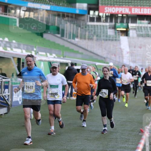 06.10.2024 - 19. swb-Marathon Bremen Yannick Fuchs http://msf.ph/oto/7389325 06.10.2024 10:28:16 Laufen im Stadion 7025, 7041, 7094, 7095, 7195, 7198, 7216, 7217, 7303, 7364, 7402, 7464, 7501, 7511, 7538, 7541, 7568, 7569, 7594, 7697, 7897, 7965, 8066, 8173, 8185, 8261, 8288, 8374, 8403, 8405, 8411, 8456, 8498, 8526, 8551, 8569, 8711, 8716, 8816, 8824, 8827, 8833, 8836, 8877, 8891, 8966, 9040, 9060 meine-sportfotos.de