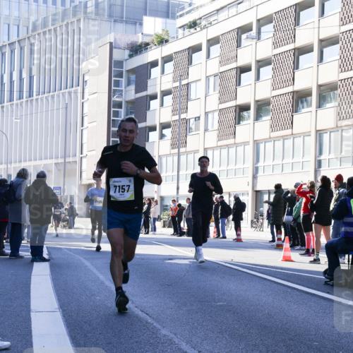 06.10.2024 - 19. swb-Marathon Bremen Matties Gatica Varas http://msf.ph/oto/7424811 06.10.2024 10:35:41 Laufen 8466, 7157 meine-sportfotos.de