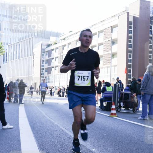 06.10.2024 - 19. swb-Marathon Bremen Matties Gatica Varas http://msf.ph/oto/7424842 06.10.2024 10:35:43 Laufen 40, 7157 meine-sportfotos.de
