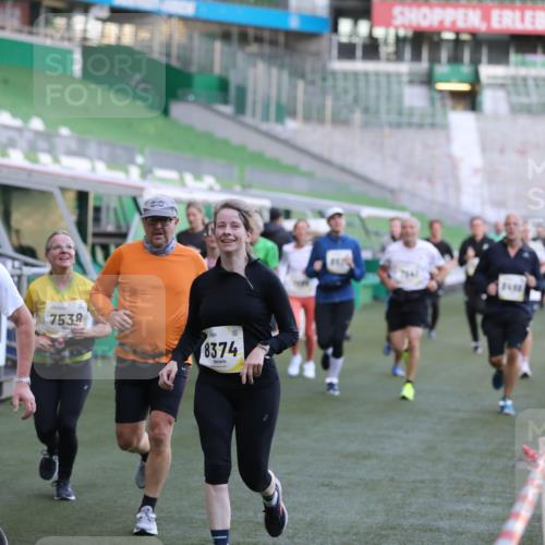06.10.2024 - 19. swb-Marathon Bremen Yannick Fuchs http://msf.ph/oto/7448734 06.10.2024 10:28:18 Laufen im Stadion 7025, 7041, 7094, 7095, 7195, 7198, 7216, 7217, 7303, 7364, 7402, 7464, 7501, 7511, 7538, 7541, 7568, 7569, 7594, 7697, 7897, 7965, 8066, 8173, 8185, 8261, 8288, 8374, 8403, 8405, 8411, 8456, 8488, 8498, 8526, 8551, 8569, 8711, 8716, 8816, 8824, 8827, 8833, 8836, 8877, 8891, 8966, 9040, 9060 meine-sportfotos.de