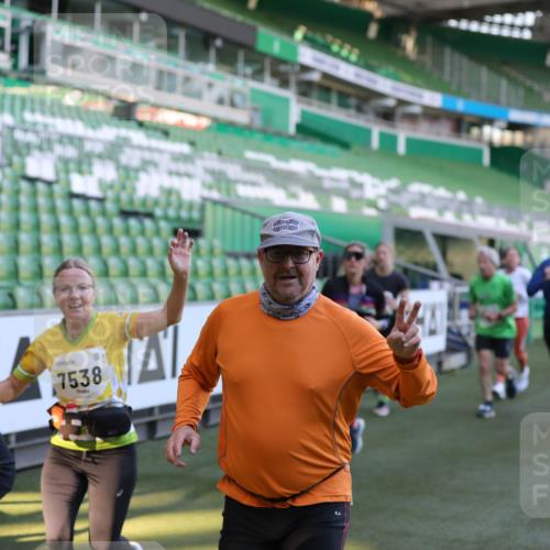 06.10.2024 - 19. swb-Marathon Bremen Yannick Fuchs http://msf.ph/oto/7448744 06.10.2024 10:28:21 Laufen im Stadion 7025, 7041, 7094, 7095, 7195, 7216, 7217, 7303, 7364, 7402, 7464, 7501, 7511, 7538, 7541, 7568, 7569, 7594, 7697, 7897, 7965, 8067, 8173, 8185, 8261, 8288, 8334, 8374, 8403, 8405, 8411, 8456, 8488, 8498, 8526, 8551, 8569, 8711, 8716, 8816, 8824, 8827, 8833, 8877, 8891, 8966, 8991, 9040, 9060 meine-sportfotos.de