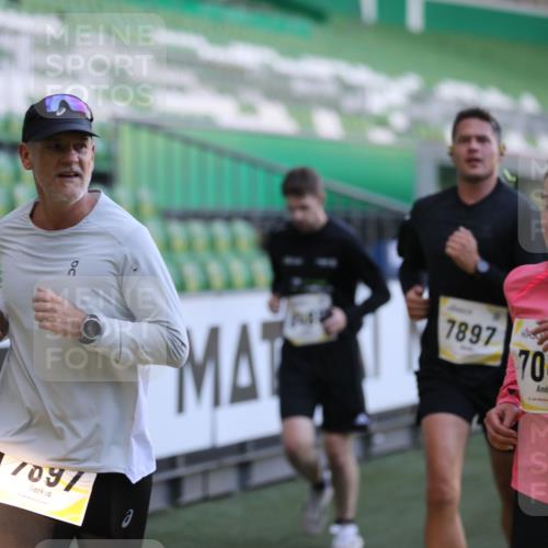 06.10.2024 - 19. swb-Marathon Bremen Yannick Fuchs http://msf.ph/oto/7448790 06.10.2024 10:28:33 Laufen im Stadion 7025, 7041, 7086, 7094, 7095, 7195, 7216, 7217, 7218, 7402, 7464, 7501, 7511, 7521, 7526, 7538, 7541, 7568, 7569, 7697, 7827, 7897, 7940, 7965, 8067, 8173, 8251, 8261, 8306, 8323, 8334, 8374, 8403, 8405, 8411, 8419, 8456, 8488, 8498, 8526, 8551, 8566, 8569, 8665, 8711, 8833, 8877, 8891, 8966, 8968, 8990, 8991, 9040, 9060 meine-sportfotos.de