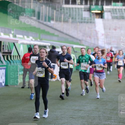 06.10.2024 - 19. swb-Marathon Bremen Yannick Fuchs http://msf.ph/oto/7448821 06.10.2024 10:28:41 Laufen im Stadion 7025, 7041, 7086, 7195, 7216, 7217, 7218, 7296, 7402, 7501, 7511, 7521, 7526, 7538, 7541, 7568, 7569, 7697, 7776, 7827, 7897, 7940, 7965, 8067, 8244, 8251, 8261, 8306, 8323, 8334, 8374, 8411, 8419, 8488, 8498, 8526, 8536, 8551, 8566, 8569, 8665, 8819, 8833, 8877, 8891, 8966, 8968, 8990, 8991, 9038, 9060, 9080 meine-sportfotos.de