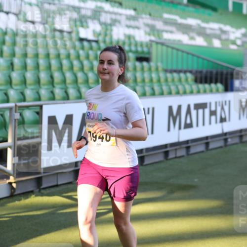 06.10.2024 - 19. swb-Marathon Bremen Yannick Fuchs http://msf.ph/oto/7448835 06.10.2024 10:28:49 Laufen im Stadion 7041, 7086, 7099, 7216, 7217, 7218, 7296, 7402, 7511, 7521, 7526, 7541, 7568, 7569, 7590, 7671, 7697, 7776, 7827, 7897, 7940, 8018, 8067, 8244, 8251, 8306, 8323, 8334, 8336, 8419, 8488, 8498, 8526, 8536, 8551, 8566, 8665, 8819, 8833, 8877, 8965, 8966, 8968, 8990, 8991, 9014, 9038, 9080 meine-sportfotos.de