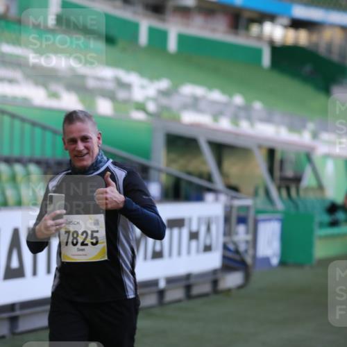 06.10.2024 - 19. swb-Marathon Bremen Yannick Fuchs http://msf.ph/oto/7448854 06.10.2024 10:29:08 Laufen im Stadion 7099, 7218, 7290, 7296, 7370, 7521, 7526, 7590, 7671, 7683, 7776, 7825, 7827, 7940, 7983, 8018, 8156, 8157, 8158, 8244, 8251, 8252, 8306, 8336, 8419, 8443, 8461, 8522, 8525, 8536, 8566, 8596, 8604, 8665, 8819, 8828, 8843, 8875, 8894, 8965, 8968, 8990, 9014, 9038, 9080, 9106 meine-sportfotos.de