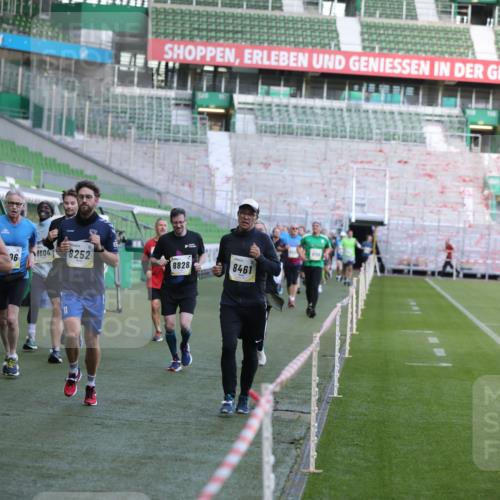 06.10.2024 - 19. swb-Marathon Bremen Yannick Fuchs http://msf.ph/oto/7448862 06.10.2024 10:29:10 Laufen im Stadion 7099, 7290, 7296, 7370, 7521, 7590, 7671, 7683, 7776, 7825, 7827, 7940, 7983, 8018, 8098, 8156, 8157, 8158, 8244, 8251, 8252, 8306, 8336, 8419, 8443, 8461, 8522, 8525, 8536, 8566, 8596, 8604, 8665, 8819, 8828, 8835, 8843, 8875, 8894, 8953, 8965, 8990, 9014, 9038, 9080, 9106 meine-sportfotos.de