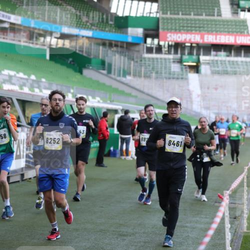 06.10.2024 - 19. swb-Marathon Bremen Yannick Fuchs http://msf.ph/oto/7448871 06.10.2024 10:29:12 Laufen im Stadion 7099, 7290, 7296, 7334, 7370, 7521, 7590, 7671, 7683, 7776, 7800, 7825, 7827, 7940, 7983, 8018, 8092, 8098, 8156, 8157, 8158, 8244, 8251, 8252, 8306, 8336, 8419, 8443, 8461, 8522, 8525, 8536, 8566, 8575, 8596, 8604, 8665, 8819, 8828, 8835, 8843, 8875, 8894, 8953, 8965, 8990, 9014, 9038, 9080, 9106 meine-sportfotos.de