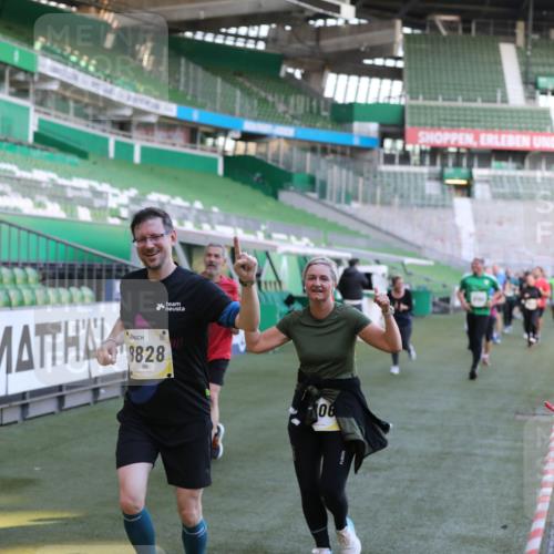 06.10.2024 - 19. swb-Marathon Bremen Yannick Fuchs http://msf.ph/oto/7448885 06.10.2024 10:29:16 Laufen im Stadion 7099, 7290, 7296, 7334, 7370, 7590, 7671, 7683, 7714, 7776, 7800, 7825, 7940, 7983, 7992, 8018, 8092, 8098, 8156, 8157, 8158, 8244, 8252, 8306, 8330, 8336, 8419, 8443, 8461, 8522, 8525, 8536, 8566, 8575, 8596, 8604, 8665, 8819, 8828, 8835, 8843, 8875, 8894, 8951, 8953, 8965, 8990, 9001, 9014, 9038, 9066, 9080, 9106 meine-sportfotos.de