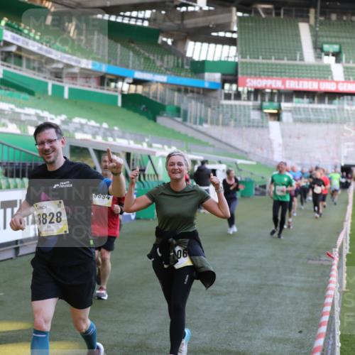 06.10.2024 - 19. swb-Marathon Bremen Yannick Fuchs http://msf.ph/oto/7448886 06.10.2024 10:29:16 Laufen im Stadion 7099, 7290, 7296, 7334, 7370, 7590, 7671, 7683, 7714, 7776, 7800, 7825, 7940, 7983, 7992, 8018, 8092, 8098, 8156, 8157, 8158, 8244, 8252, 8306, 8330, 8336, 8419, 8443, 8461, 8522, 8525, 8536, 8566, 8575, 8596, 8604, 8665, 8819, 8828, 8835, 8843, 8875, 8894, 8951, 8953, 8965, 8990, 9001, 9014, 9038, 9066, 9080, 9106 meine-sportfotos.de