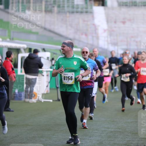 06.10.2024 - 19. swb-Marathon Bremen Yannick Fuchs http://msf.ph/oto/7448893 06.10.2024 10:29:18 Laufen im Stadion 7099, 7290, 7296, 7334, 7370, 7590, 7671, 7683, 7714, 7776, 7800, 7825, 7983, 7992, 8018, 8092, 8098, 8156, 8157, 8158, 8244, 8252, 8330, 8336, 8419, 8443, 8458, 8461, 8522, 8525, 8536, 8575, 8596, 8604, 8665, 8819, 8828, 8835, 8843, 8875, 8894, 8951, 8953, 8965, 9001, 9014, 9038, 9066, 9080, 9106 meine-sportfotos.de
