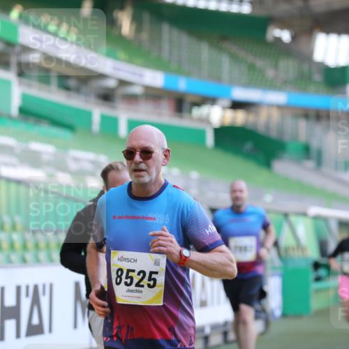 06.10.2024 - 19. swb-Marathon Bremen Yannick Fuchs http://msf.ph/oto/7448897 06.10.2024 10:29:24 Laufen im Stadion 7099, 7117, 7290, 7334, 7370, 7590, 7671, 7683, 7714, 7800, 7825, 7983, 7992, 8001, 8018, 8092, 8098, 8156, 8157, 8158, 8215, 8244, 8252, 8330, 8336, 8424, 8443, 8458, 8461, 8522, 8525, 8575, 8596, 8604, 8609, 8819, 8828, 8835, 8843, 8875, 8894, 8925, 8951, 8953, 8965, 9001, 9014, 9066, 9106 meine-sportfotos.de