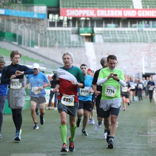 06.10.2024 - 19. swb-Marathon Bremen Yannick Fuchs http://msf.ph/oto/7448918 06.10.2024 10:29:29 Laufen im Stadion 7066, 7117, 7194, 7290, 7334, 7370, 7372, 7384, 7590, 7671, 7683, 7706, 7714, 7768, 7800, 7825, 7870, 7931, 7983, 7992, 8001, 8092, 8098, 8156, 8157, 8158, 8215, 8252, 8330, 8424, 8443, 8458, 8461, 8522, 8525, 8570, 8575, 8596, 8604, 8609, 8828, 8835, 8843, 8854, 8875, 8894, 8925, 8951, 8953, 8965, 9001, 9014, 9066, 9106 meine-sportfotos.de