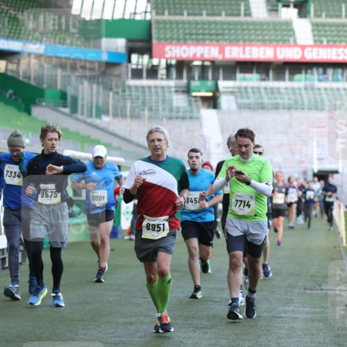 06.10.2024 - 19. swb-Marathon Bremen Yannick Fuchs http://msf.ph/oto/7448920 06.10.2024 10:29:30 Laufen im Stadion 7066, 7117, 7193, 7194, 7290, 7334, 7370, 7372, 7384, 7671, 7683, 7706, 7714, 7768, 7800, 7825, 7870, 7931, 7983, 7992, 8001, 8092, 8098, 8156, 8157, 8158, 8215, 8252, 8330, 8424, 8443, 8458, 8461, 8522, 8525, 8570, 8575, 8596, 8604, 8609, 8828, 8835, 8843, 8854, 8875, 8894, 8925, 8951, 8953, 9001, 9014, 9066, 9106 meine-sportfotos.de