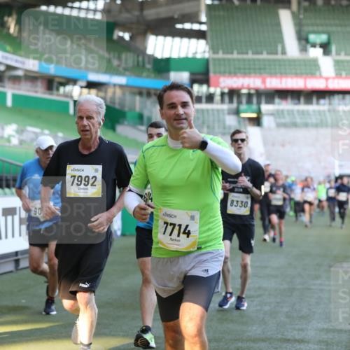 06.10.2024 - 19. swb-Marathon Bremen Yannick Fuchs http://msf.ph/oto/7448936 06.10.2024 10:29:33 Laufen im Stadion 7060, 7061, 7066, 7117, 7193, 7194, 7290, 7334, 7370, 7372, 7384, 7451, 7542, 7671, 7683, 7706, 7714, 7768, 7800, 7823, 7825, 7870, 7931, 7983, 7989, 7992, 8001, 8092, 8098, 8156, 8157, 8158, 8215, 8252, 8330, 8424, 8443, 8458, 8461, 8522, 8525, 8570, 8575, 8596, 8604, 8609, 8828, 8835, 8843, 8854, 8875, 8894, 8925, 8951, 8953, 8954, 9001, 9066, 9106 meine-sportfotos.de