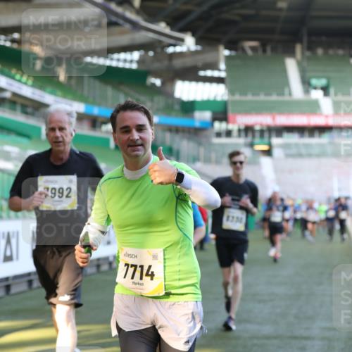 06.10.2024 - 19. swb-Marathon Bremen Yannick Fuchs http://msf.ph/oto/7448939 06.10.2024 10:29:33 Laufen im Stadion 7060, 7061, 7066, 7117, 7193, 7194, 7290, 7334, 7370, 7372, 7384, 7451, 7542, 7671, 7683, 7706, 7714, 7768, 7800, 7823, 7825, 7870, 7931, 7983, 7989, 7992, 8001, 8092, 8098, 8156, 8157, 8158, 8215, 8252, 8330, 8424, 8443, 8458, 8461, 8522, 8525, 8570, 8575, 8596, 8604, 8609, 8828, 8835, 8843, 8854, 8875, 8894, 8925, 8951, 8953, 8954, 9001, 9066, 9106 meine-sportfotos.de